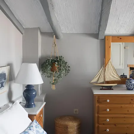 Attic Next To Agios Nikita's アパート *